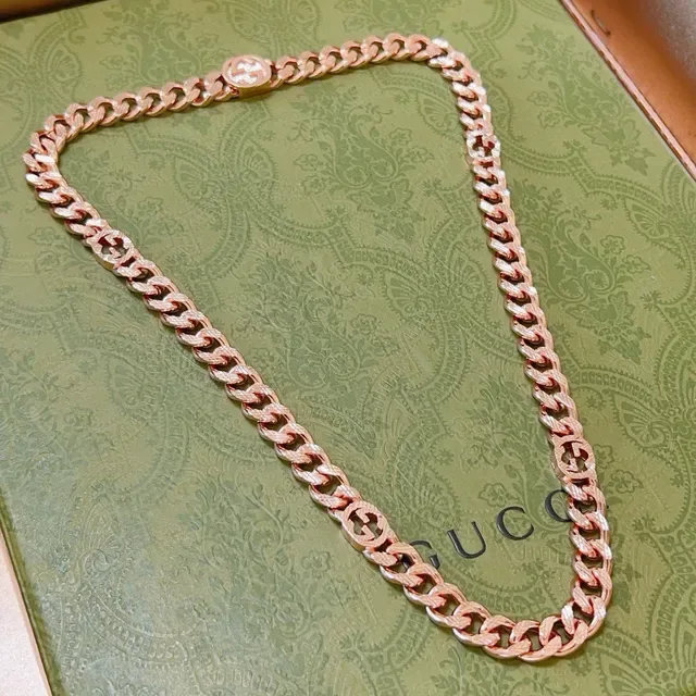 Collier Gucci GG Motif Curb-Link en or rose 8