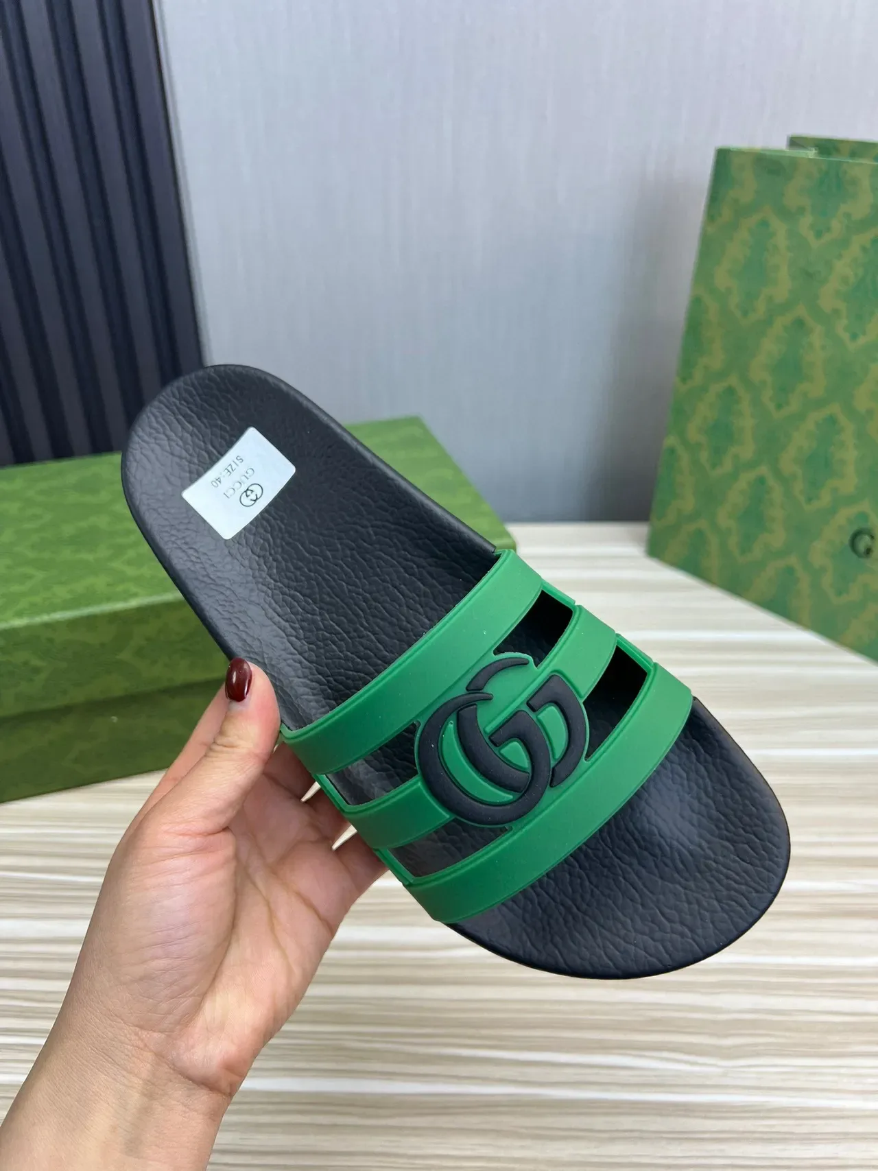 Gucci GG Slide Negro y Verde con Doble Correa 4