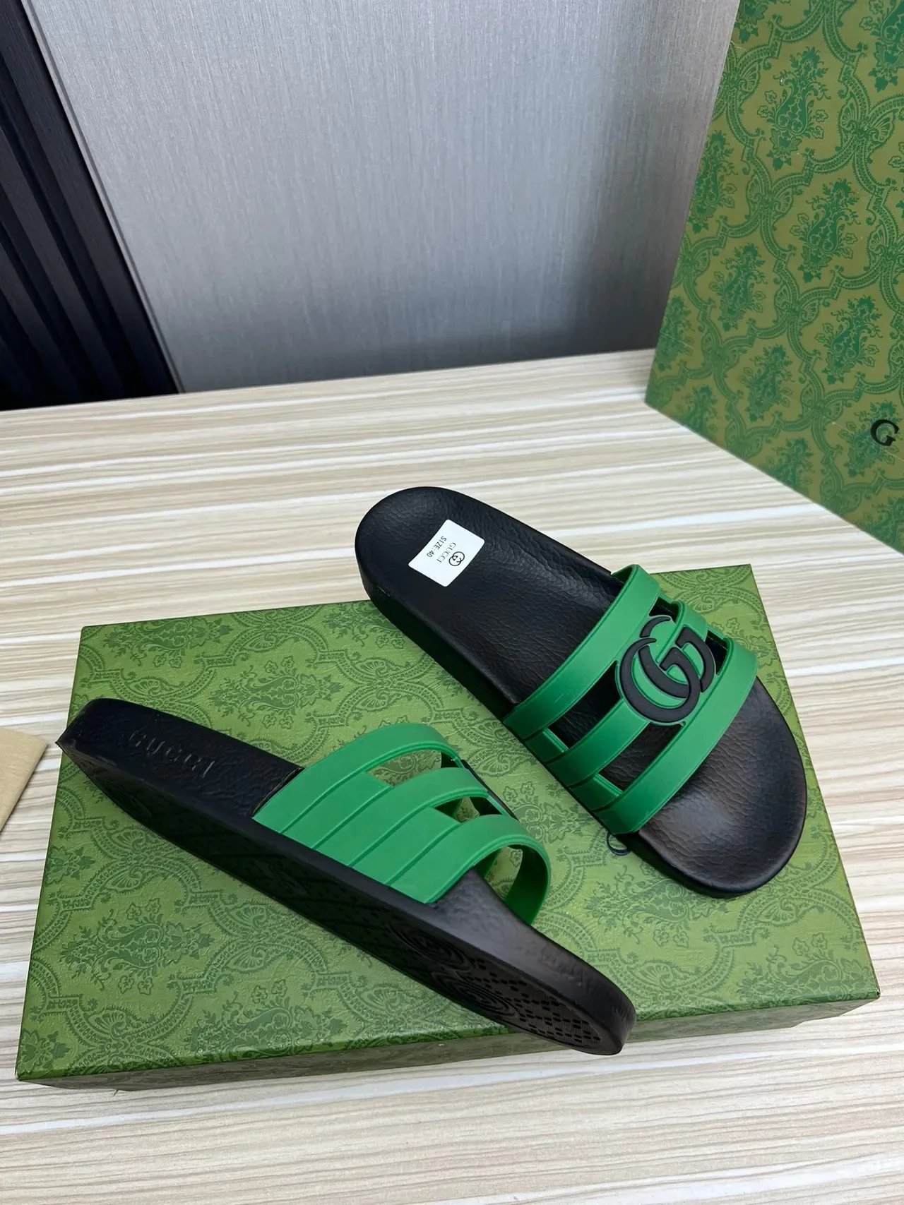 Gucci GG Slide Negro y Verde con Doble Correa 5