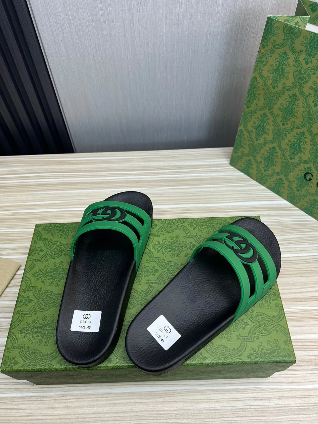 Gucci GG Slide Negro y Verde con Doble Correa 6
