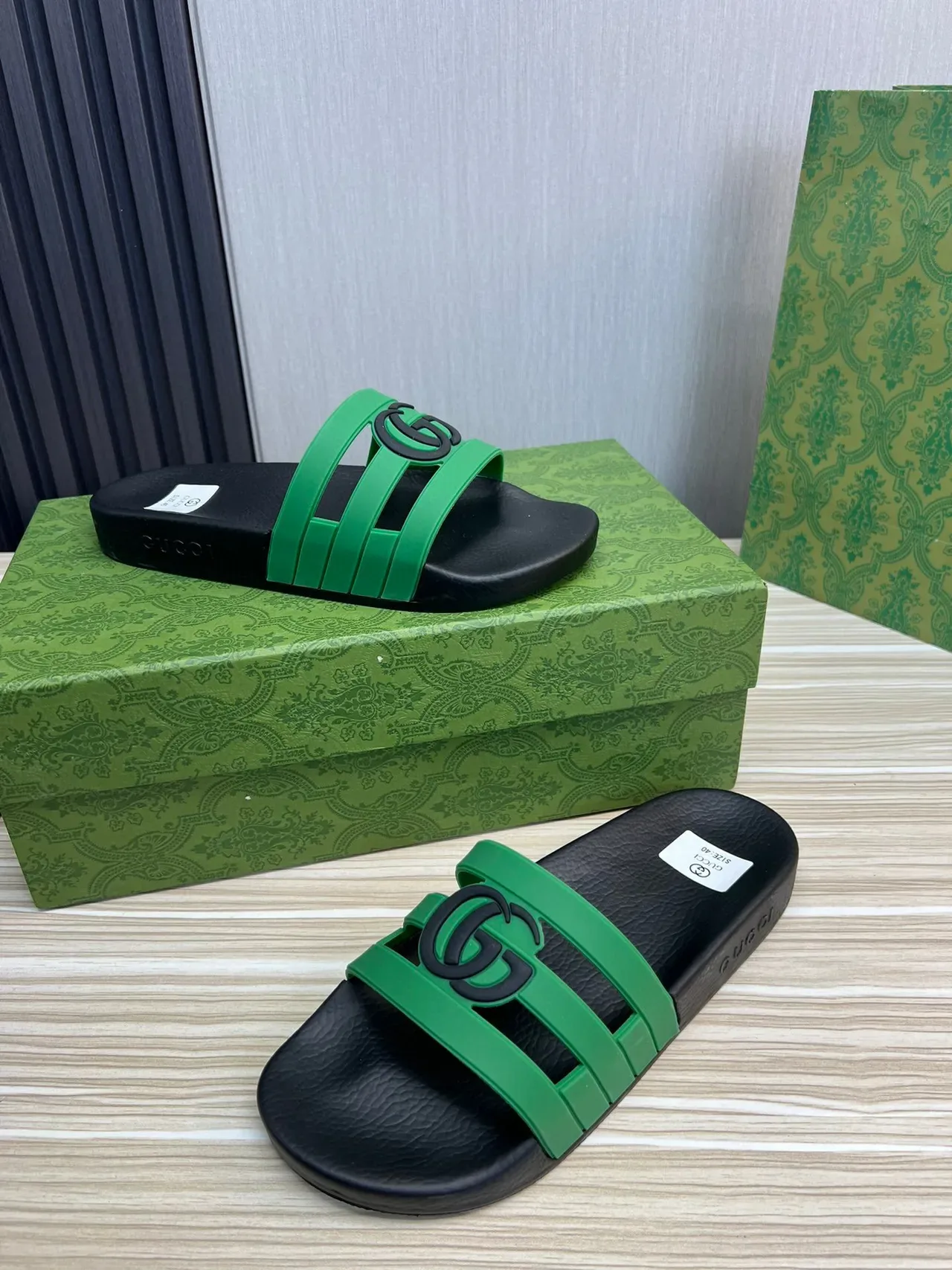 Gucci GG Slide Negro y Verde con Doble Correa 7
