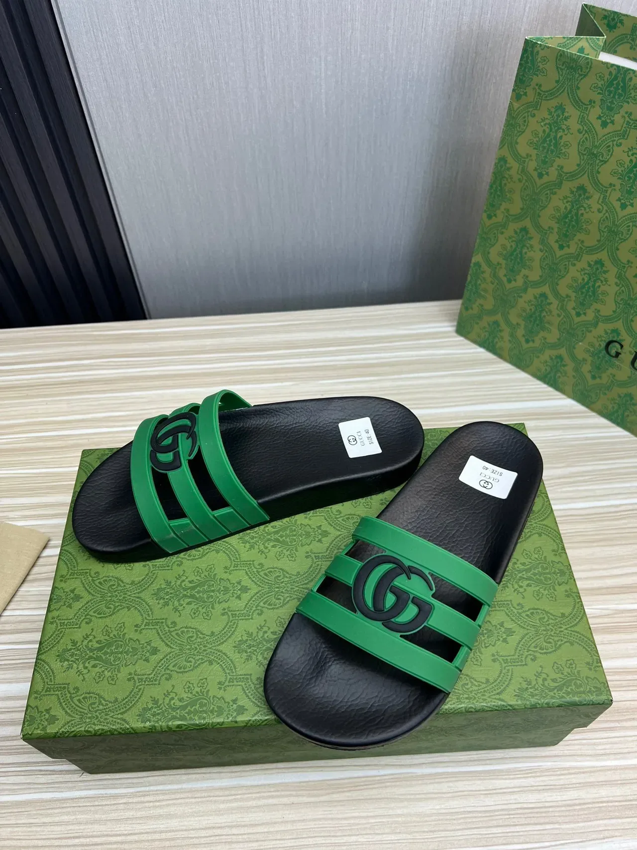 Gucci GG Slide Negro y Verde con Doble Correa 8