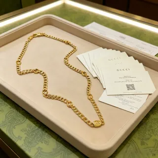 Gucci ذهبية كيرب شين إنترلوكينج ج قلادة