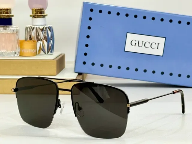 Gucci Gafas ópticas Aviador rectangulares tono dorado 3