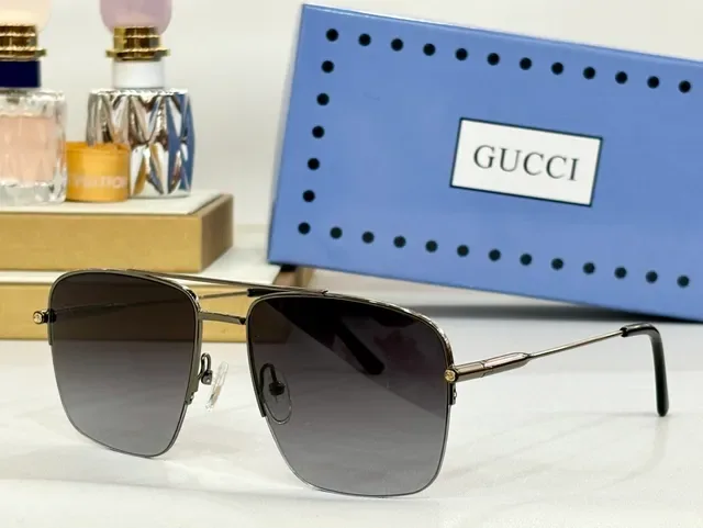 Gucci Gafas ópticas Aviador rectangulares tono dorado 6