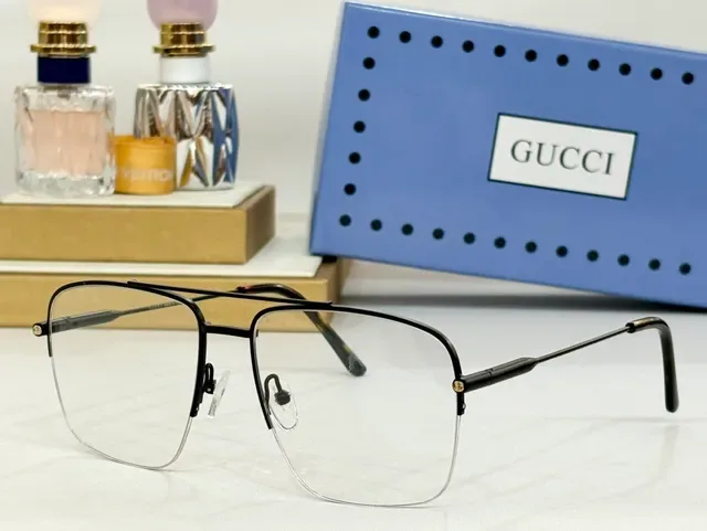 Gucci Gafas ópticas Aviador rectangulares tono dorado 8