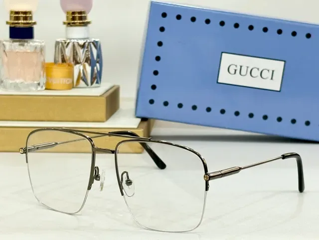 Gucci Gafas ópticas Aviador rectangulares tono dorado 9