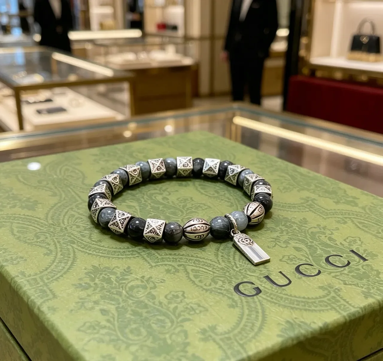 Gucci Bracelete Cinza e Prata com Contas de Metal e Pedra 3