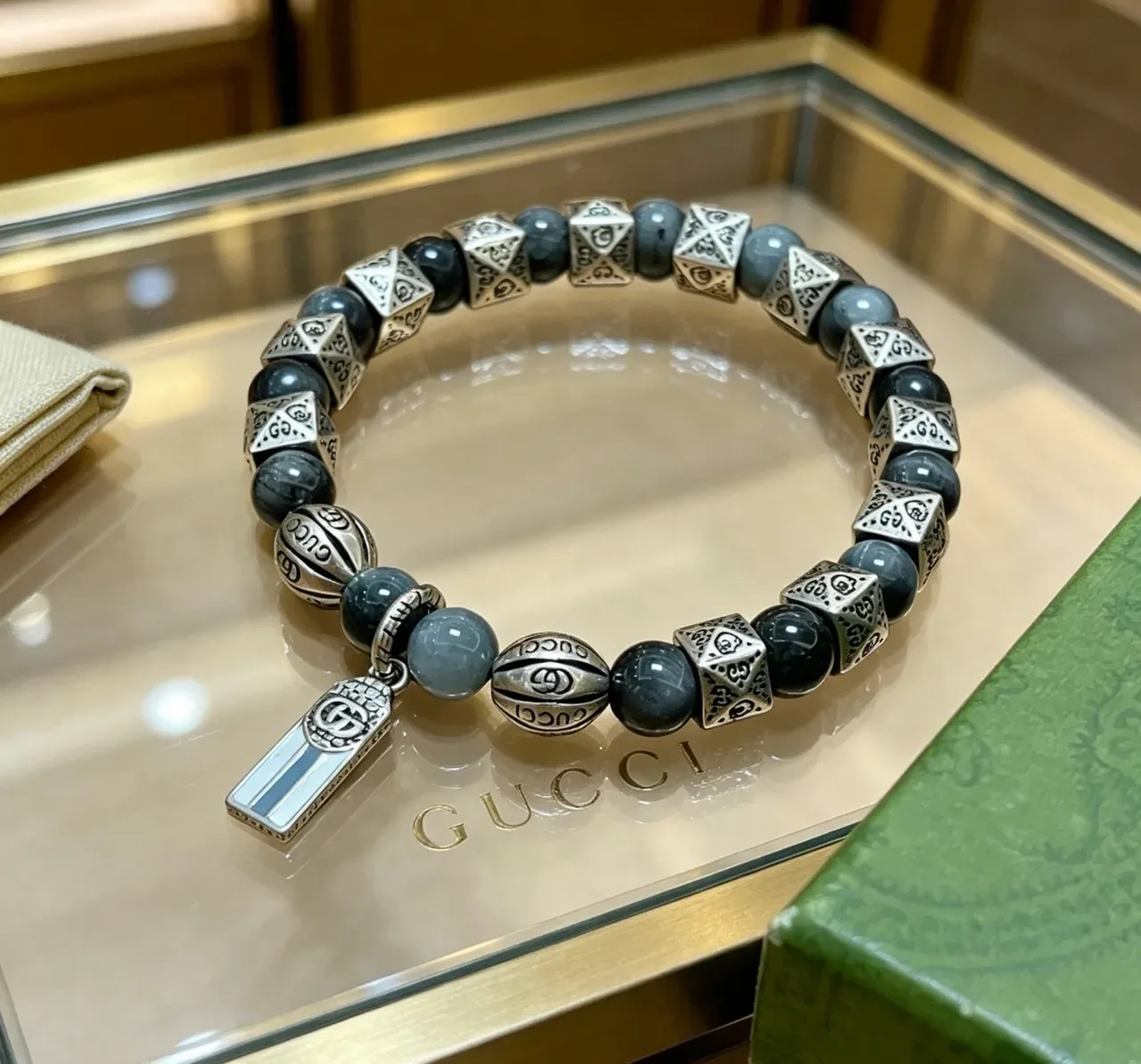 Gucci Bracelete Cinza e Prata com Contas de Metal e Pedra 4
