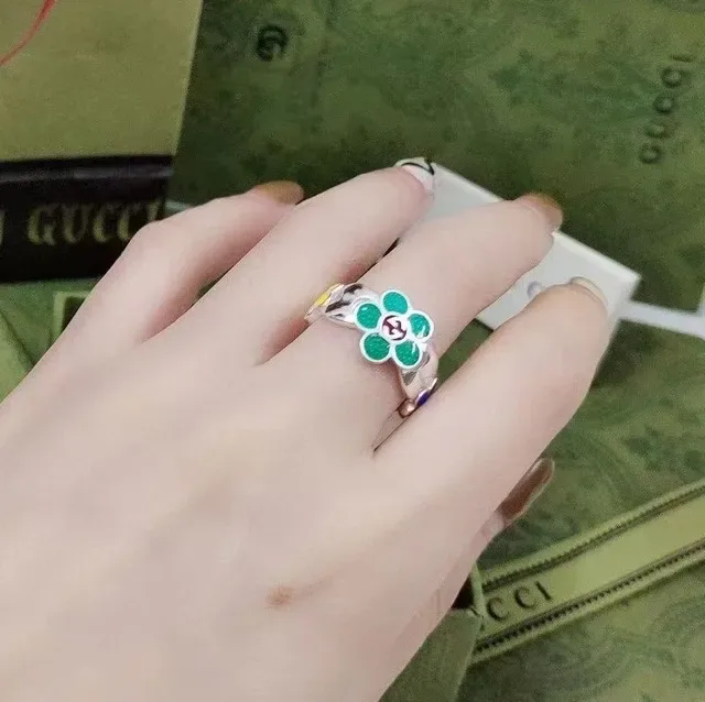 Gucci 绿红花卉珐琅环形耳环 2