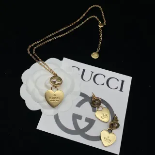 Gucci হৃদয় সোনার পেন্ডেন্ট Interlocking G Logo নেকলেস