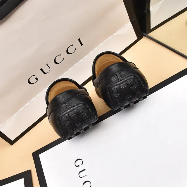 Gucci Horsebit 1955 काली चिकनी चमड़ी सोने की चेन लूफर 2