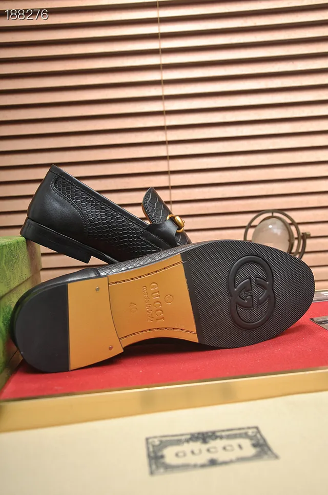 Gucci Horsebit 1955 أحذية لوفر جلد أسود محفورة بنقش الثعبان 2
