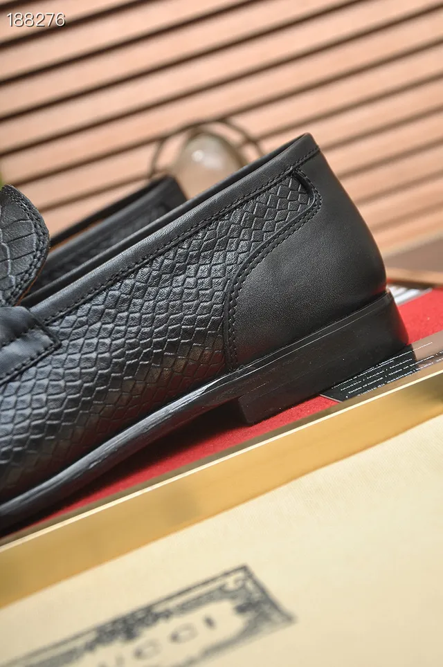 Gucci Horsebit 1955 أحذية لوفر جلد أسود محفورة بنقش الثعبان 4