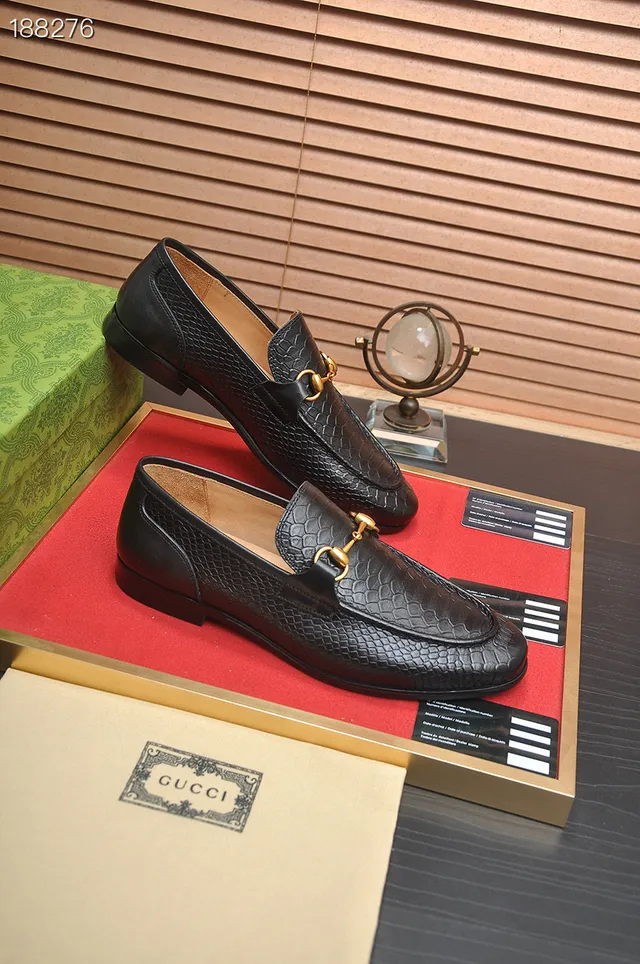 Gucci Horsebit 1955 أحذية لوفر جلد أسود محفورة بنقش الثعبان 5