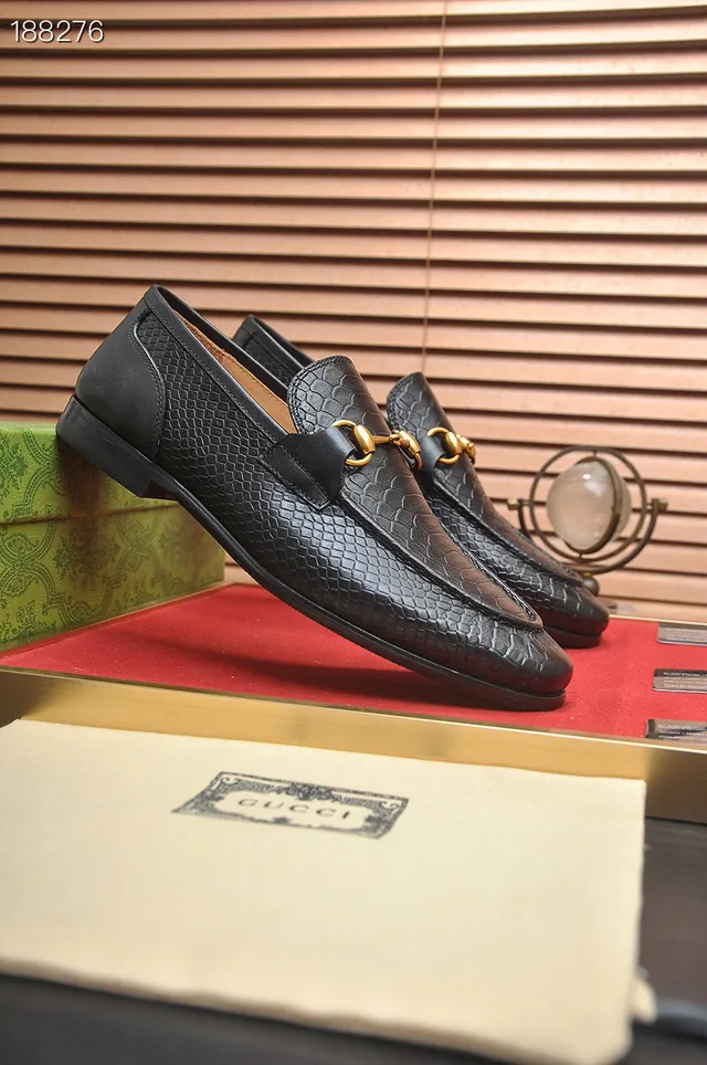 Gucci Horsebit 1955 أحذية لوفر جلد أسود محفورة بنقش الثعبان 8