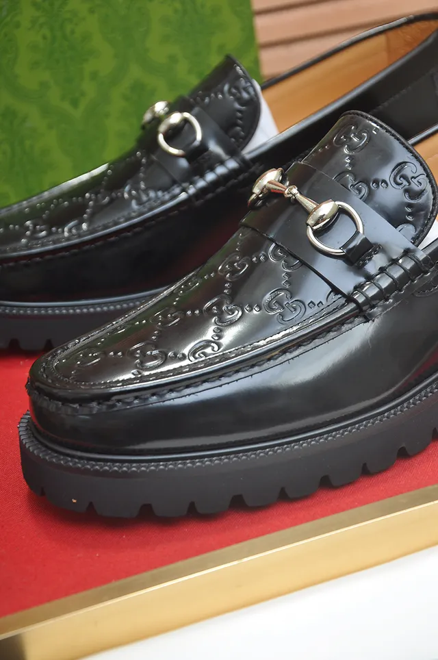 Gucci Horsebit 1955 Mocassim Preto Couro Polido Sola Espessa com Rebites Mocassim 2