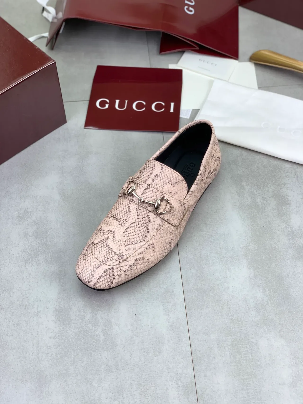 Gucci Horsebit 1955 Mocassins de pele de serpente rosa 4