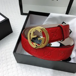 Gucci Interlocking G बेल्ट लाल सोने की एम्बॉस्ड जीजी मॉनोग्राम बकल लेदर बेल्ट