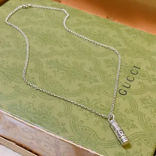 Gucci Interlocking G সিলিন্ড্রিক্যাল পেন্ডেন্ট সিলভার নেকলেস