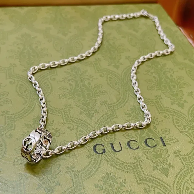 Gucci Interlocking G colgante cadena plateada 7