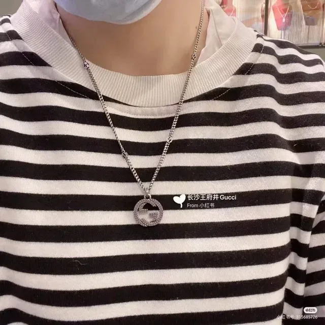 Gucci Interlocking G Scale Motif Oxidized Silver Necklace 2