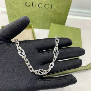 سوار Gucci Interlocking G سلسلة فضية