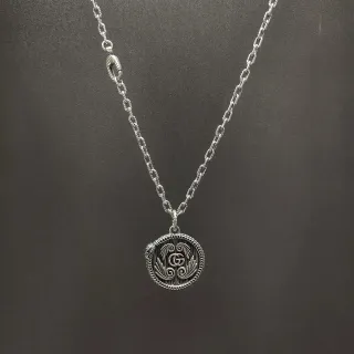 Gucci Interlocking GG Serpenti Medallion সিলভার হার