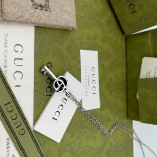 Gucci Collier Clé en Forme Interlocking G Logo Tono Argent