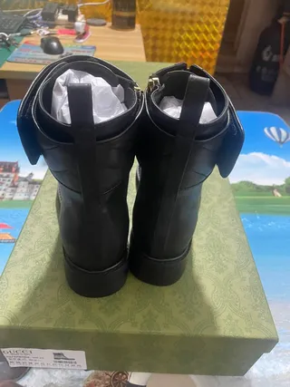 Gucci Le Cagole 黑色皮革金色 Double G 踝靴 3