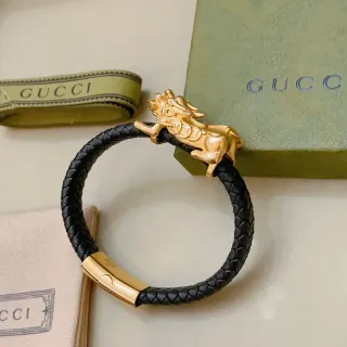 Gucci سوار جلد مضفر أسود وذهبي برأس أسد