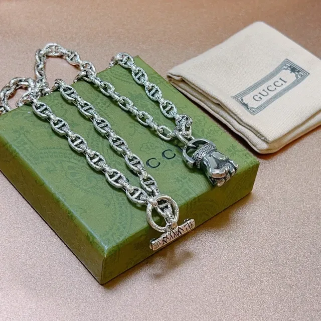 Gucci Lion Head Mariner-Link Silver Necklace 4