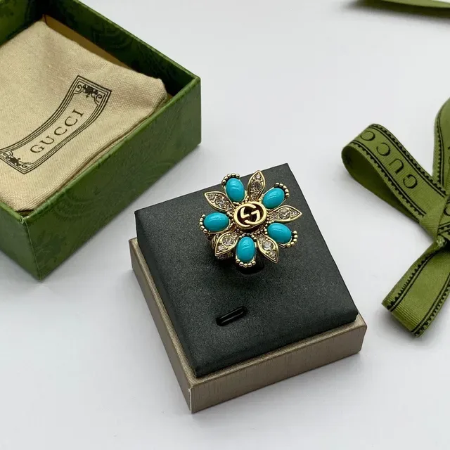 Bagues inspirées de Gucci Marmont avec nœud turquois et bagues avec interlocking G en doré 9