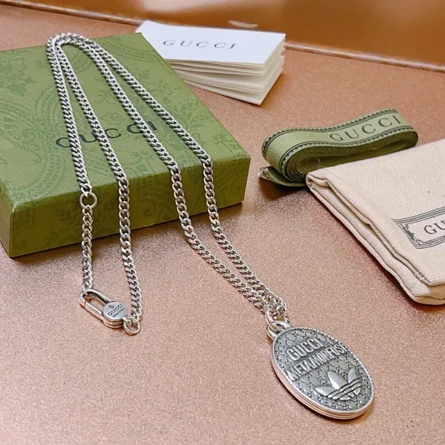 Collar Gucci Metamorfosi Colgante Oval Cadena de Plata 7
