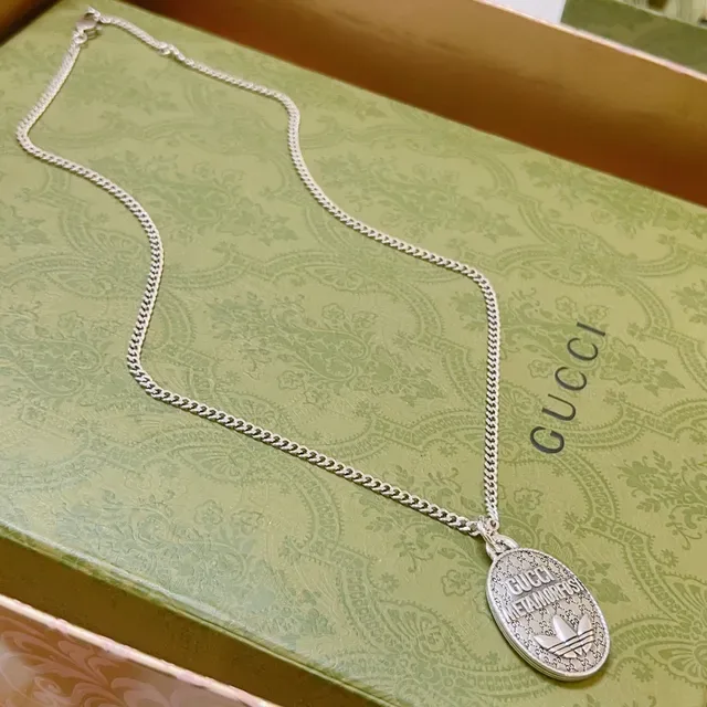 Collar Gucci Metamorfosi Colgante Oval Cadena de Plata 9