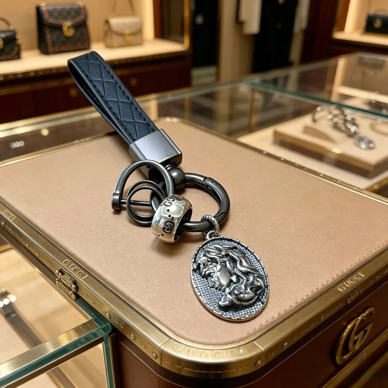 Gucci أزرق بحري فضي جلد مبطن حزام أجهزة معدنية مجوهرات 2