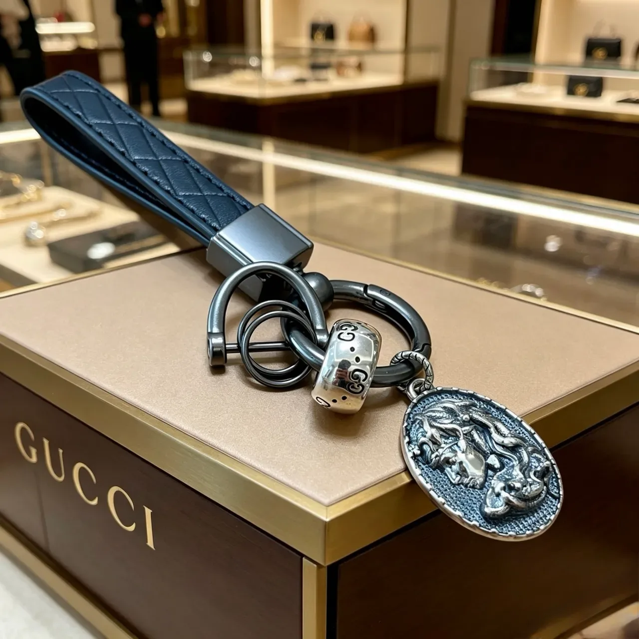 Gucci أزرق بحري فضي جلد مبطن حزام أجهزة معدنية مجوهرات 5