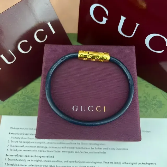 Gucci Navy Silver Pulsera de Cuero Redonda con Cordón Cilíndrico Broche Grabado en Metal 7
