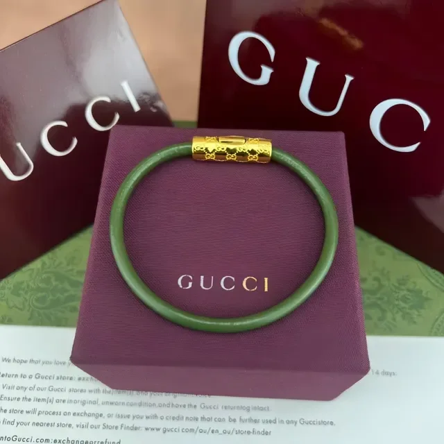 Gucci Navy Silver Pulsera de Cuero Redonda con Cordón Cilíndrico Broche Grabado en Metal 8