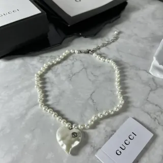 Gucci Collier Perles avec Pendentif Cœur