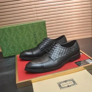 Gucci Rhyton काला कैप-टो पर्फोरेटेड ऑक्सफोर्ड जूते