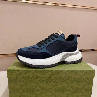 Gucci Rhyton नेवी सूड-मेश चंक स्नीकर