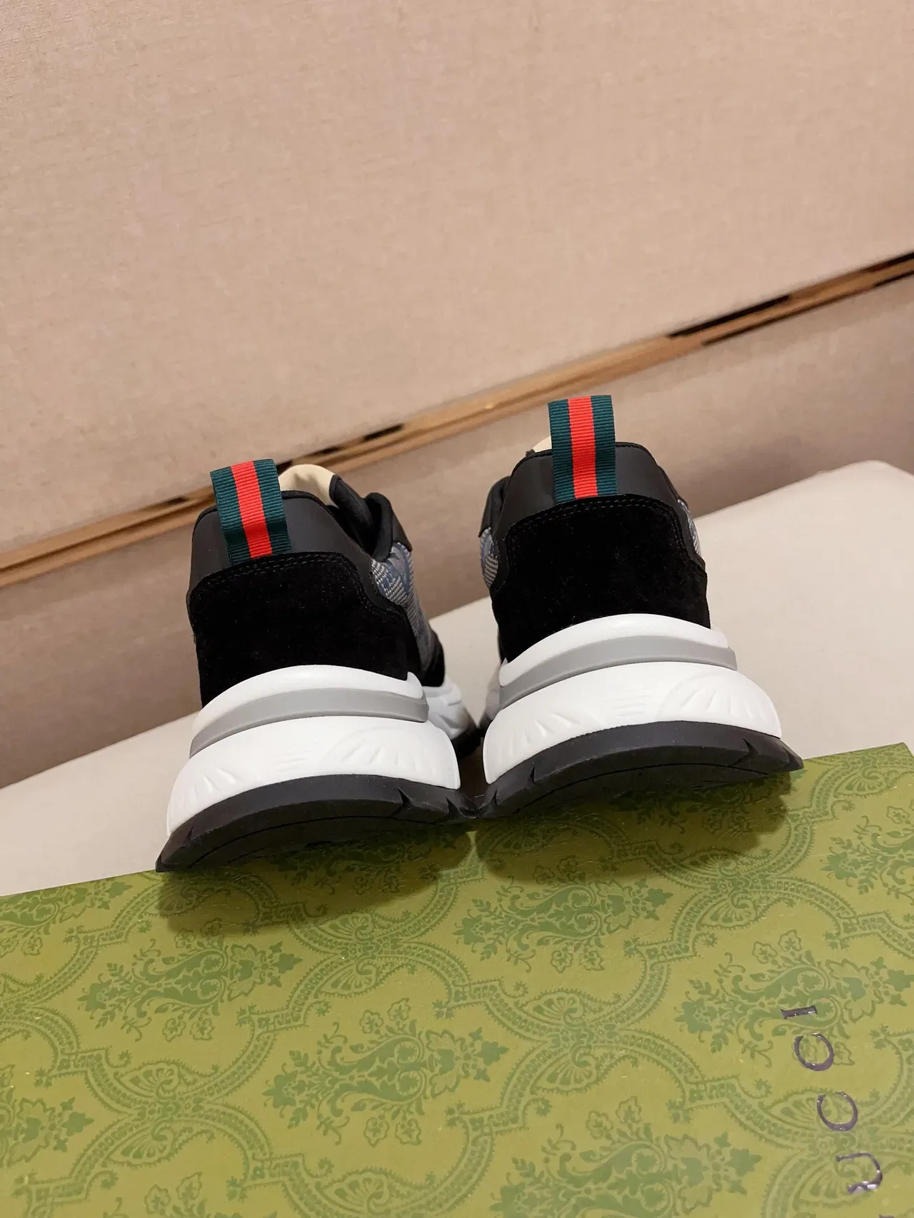 Gucci Rhyton নেভি সুড-মেশ চাঙ্ক স্নিকার্স 8