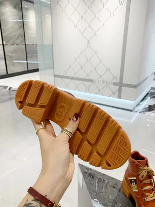 Gucci Rhyton Bottines chevillère en cuir couleur beige 5