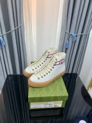 Gucci Rhyton Zapatillas Lifestyle Blancas Rojas Azules Rayadas de Alto 3