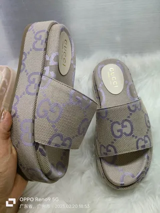 Gucci Screener beige et violet GG Monogram Canvas pantoufles 9