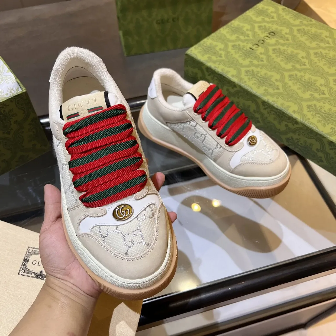 Gucci Screener Beige GG Monogram Web Stripe أحذية رياضية بنمط حياة 2