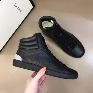 Gucci Screener Zapatillas de cuero perforado negro y blanco lifestyle