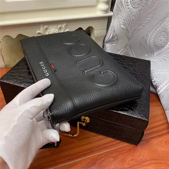 Gucci Screener काला पेबल्ड लेदर एंवेलप क्लच 6