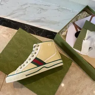 Gucci Screener Zapatillas Lifestyle De Lona Canvas Rayas Web High-Top En Crema